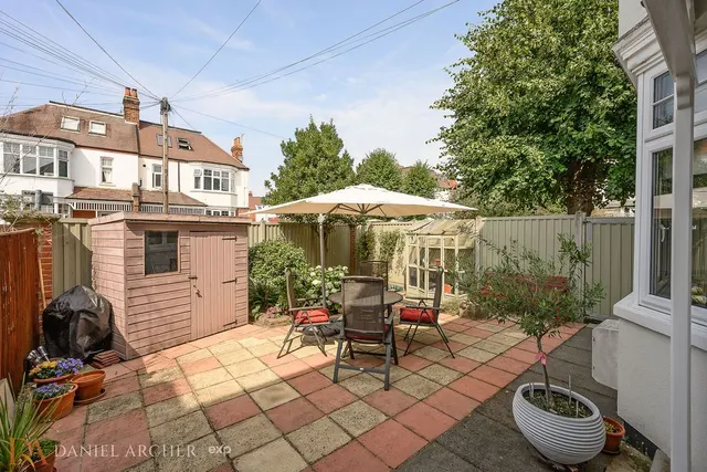 Laurel Road, West Wimbledon, SW20, photo 3