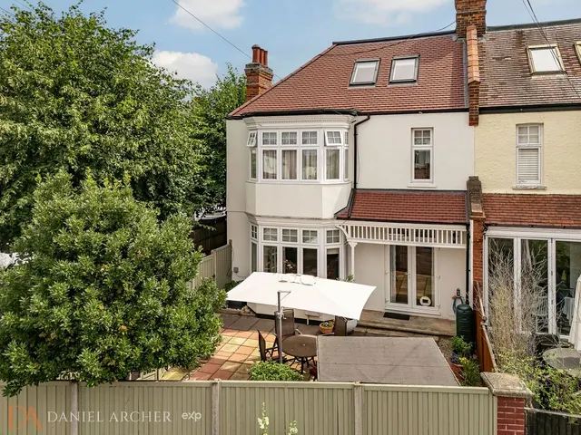 Laurel Road, West Wimbledon, SW20, photo 1