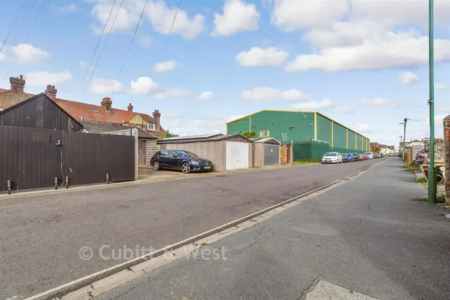 Bayford Road, Littlehampton, BN17, photo 2