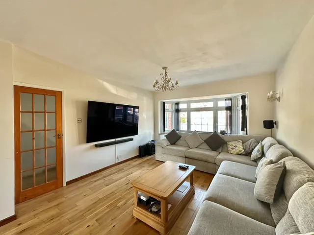Laburnum Road, Hayes, UB3, photo 3
