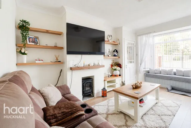Shaw Crescent, Nottingham, NG15, photo 3