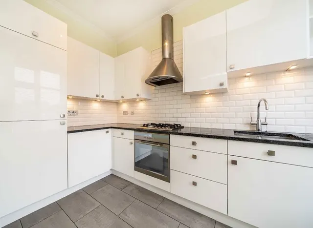 Photo 3 — Lichfield Grove, Finchley, N3
