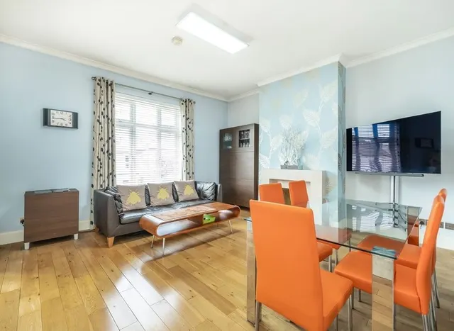 Photo 2 — Lichfield Grove, Finchley, N3
