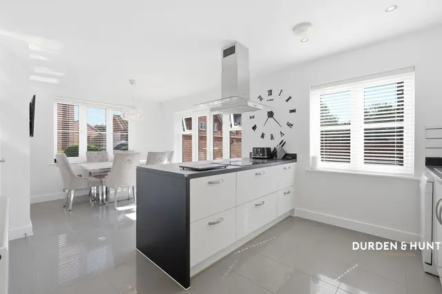 Abingdon Close, Basildon, SS15, photo 2
