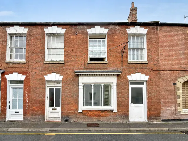 Maristow Street, Westbury, photo 1