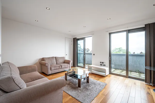 Flat 18 Cascades Apartments, 368-370 Finchley Road, London, photo 1