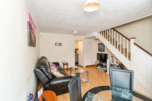 Photo 2 — Cowley Close, Southampton