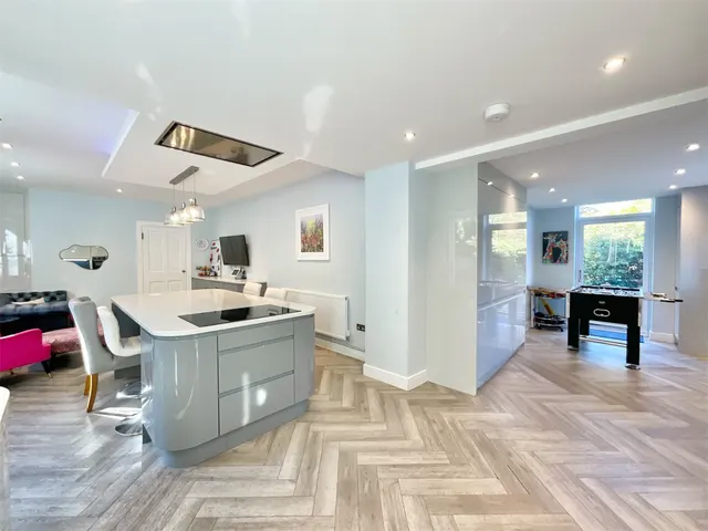 Sandy Lane, Newcastle, ST5, photo 2