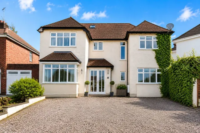 Oxbarn Avenue, Penn, photo 1