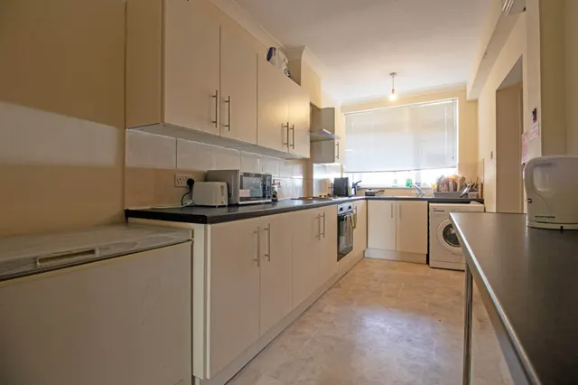 Cliff Gardens, Scunthorpe, DN15, photo 2