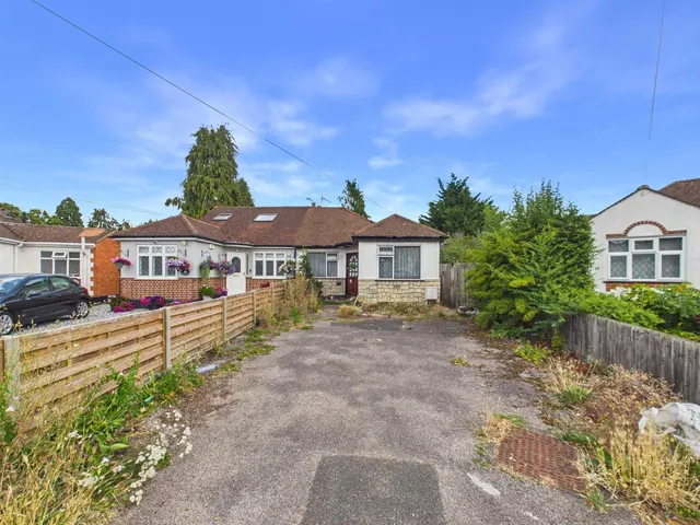 Gerrard Gardens, Pinner, Middlesex, HA5 2PT, photo 1