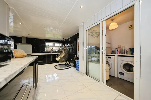 Constantine Way, Bilston, WV14, photo 3