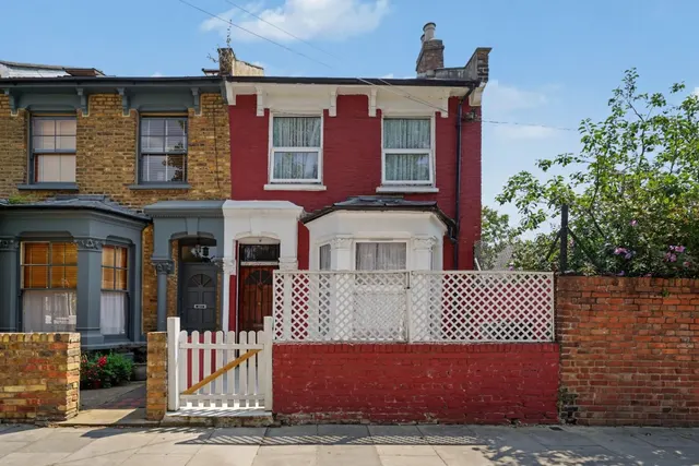 Windus Walk, London, N16, photo 1
