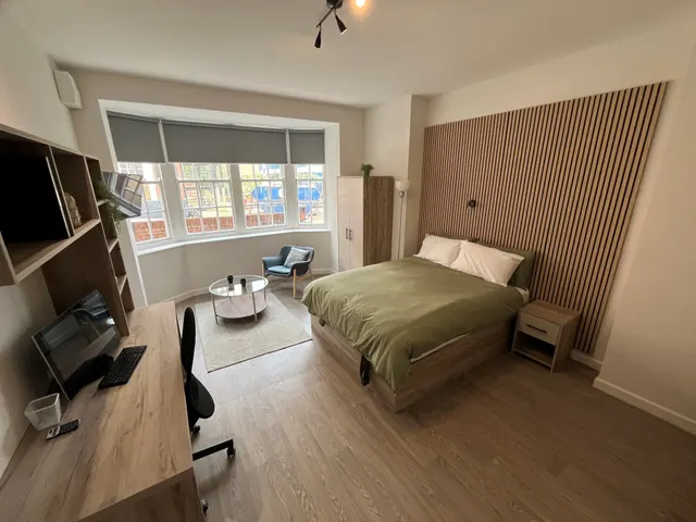 High Street, City Centre, SO14, photo 3