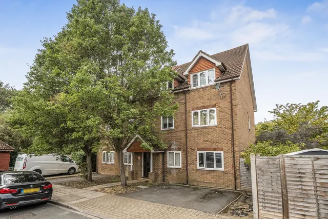 Cherry Gardens, Northolt, UB5, photo 1