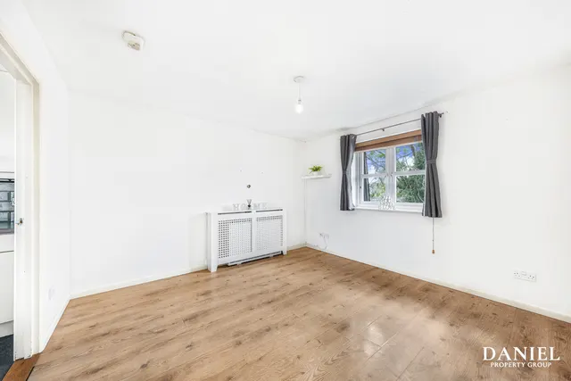 Blackthorn Court, Langdon Hills, SS16, photo 2
