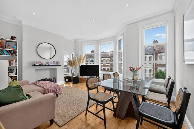 Bathurst Gardens, London, NW10, photo 1