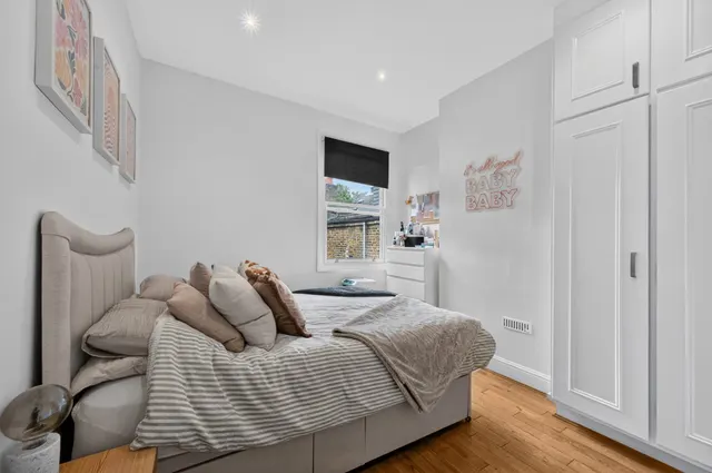 Bathurst Gardens, London, NW10, photo 3