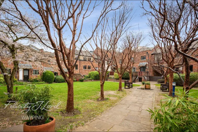 Wapping Wall, Wapping, E1W, photo 1
