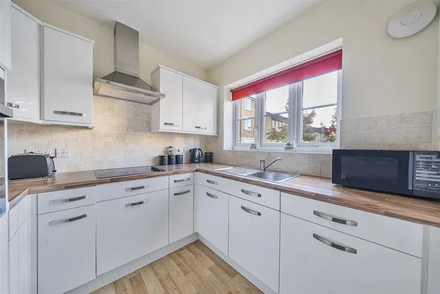 Churchfield Road, Walton-On-Thames, KT12, photo 3