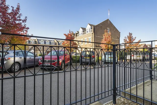 Churchfield Road, Walton-On-Thames, KT12, photo 2