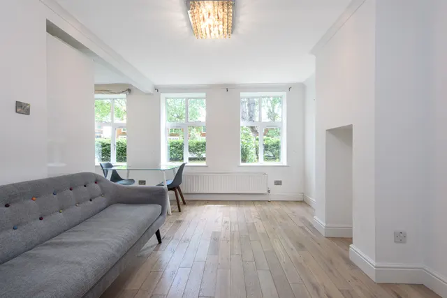 Photo 2 — 5 Grimshaw Close, North Road, London