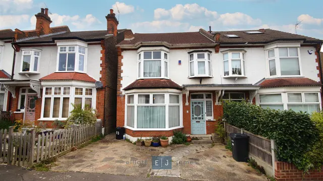 Empress Avenue, Woodford Green, IG8, photo 1