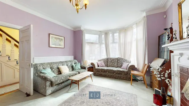 Empress Avenue, Woodford Green, IG8, photo 3