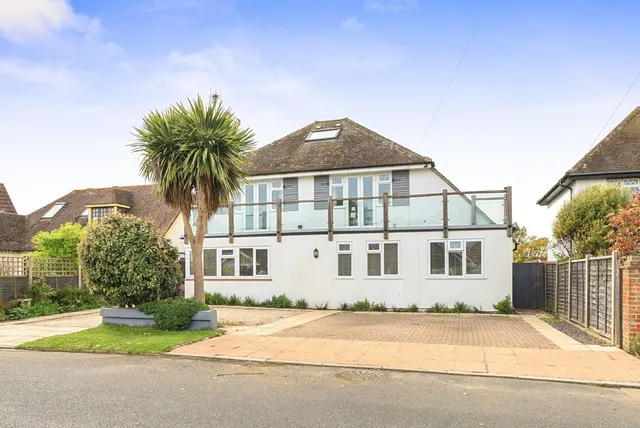 Southdean Drive, Middleton-On-Sea, PO22, photo 1