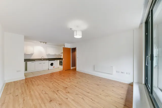 Photo 3 — Flat 57, 120 Gowers Walk, London