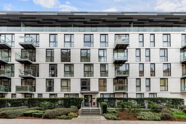 Flat 57, 120 Gowers Walk, London, photo 1