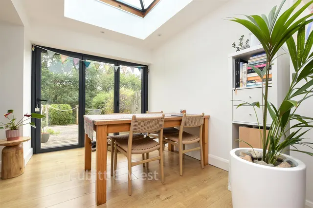 Oak End, Beare Green, RH5, photo 3