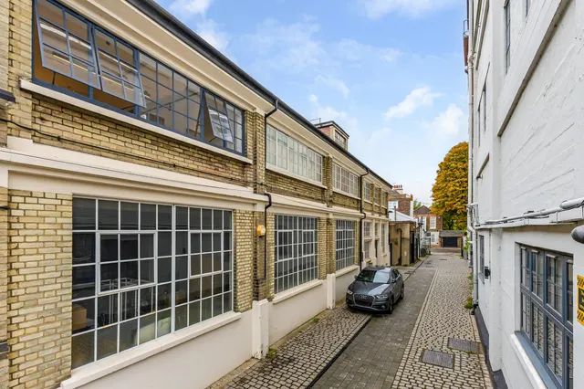 Church Street, London, W4, photo 1