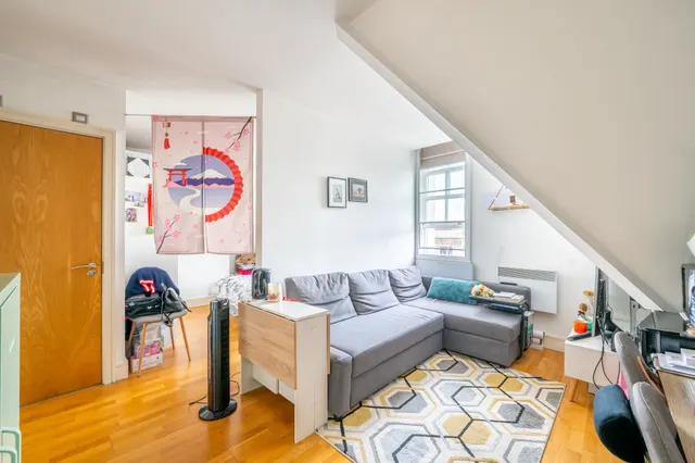 Photo 3 — Flat 9, 182a Clapham High Street, London