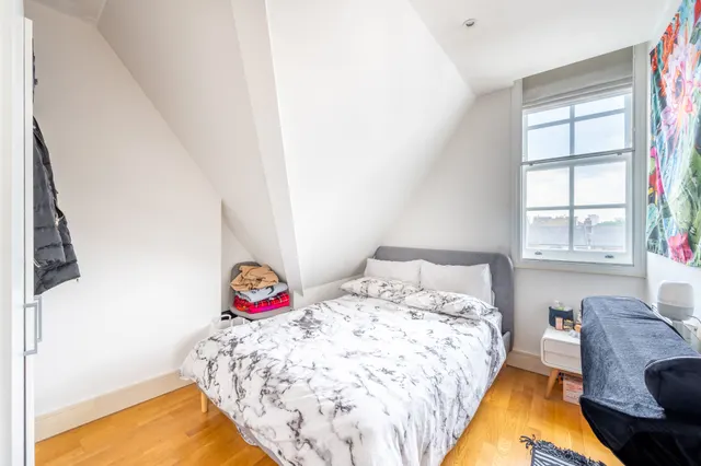 Photo 2 — Flat 9, 182a Clapham High Street, London