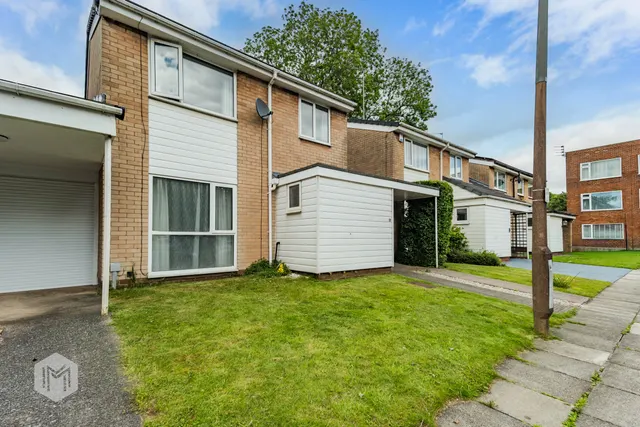 Beechfield Drive, Bury, BL9 9QT, photo 1