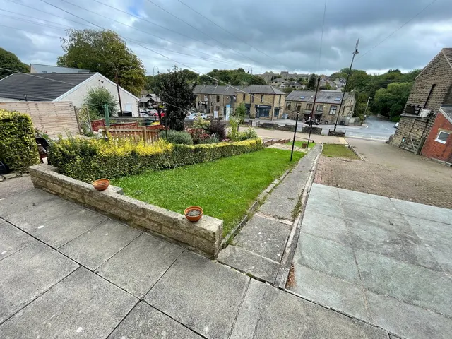Wakefield Road, Denby Dale, photo 2