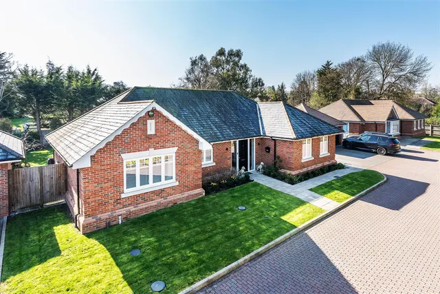 Talman Place, Fetcham, KT22, photo 1