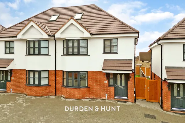 Purfleet Road, Aveley, RM15, photo 1