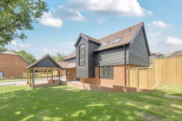 Standen Street, Iden Green, TN17, photo 1