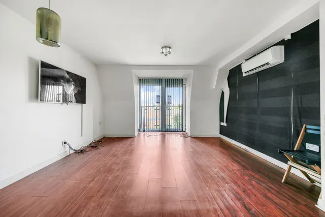 Photo 2 — Flat 43, Topaz Court, 580 High Road Leytonstone, London, E11 3GA