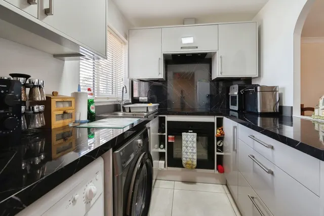 Shaw Crescent, Tilbury, RM18, photo 3