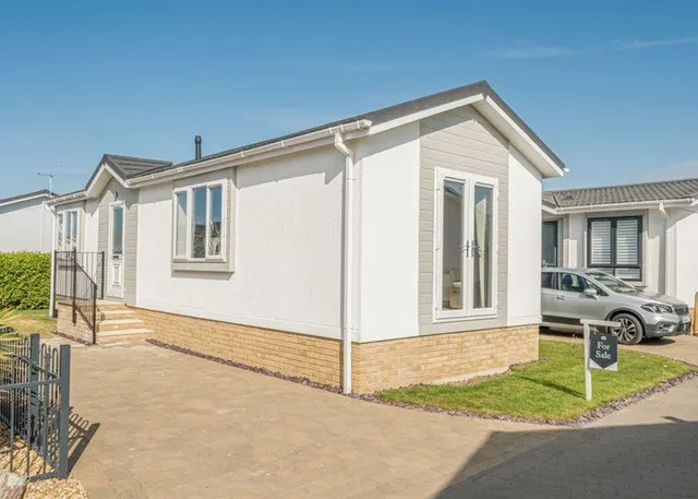 Fifth Avenue, Garston Park, RG31, photo 1
