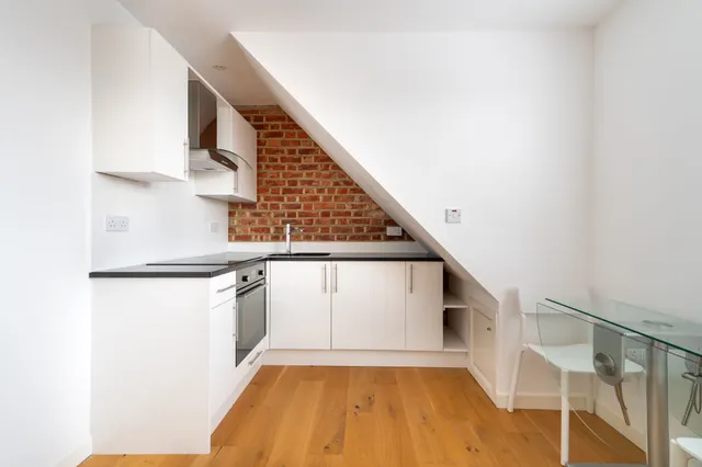 London, NW2, photo 2