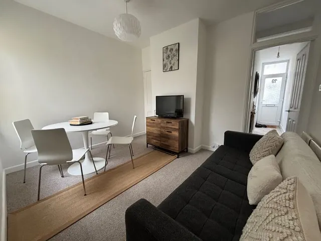 Photo 3 — Esslemont Road, Southsea, Hampshire, PO4