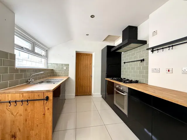 Montagu Street, Swindon, Wiltshire, SN2 2HL, photo 1