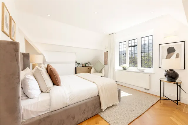 Photo 3 — Sprimont Place, Chelsea, SW3