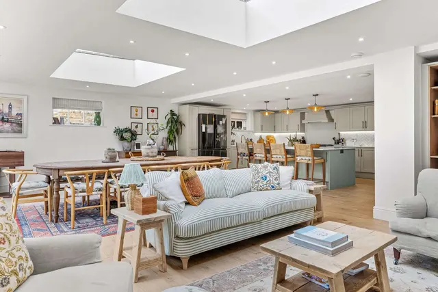 Photo 2 — Sheen Road, Richmond, TW9 1YH