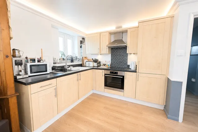 Photo 3 — Farnborough Road, Farnborough, Hampshire, GU14 7NH