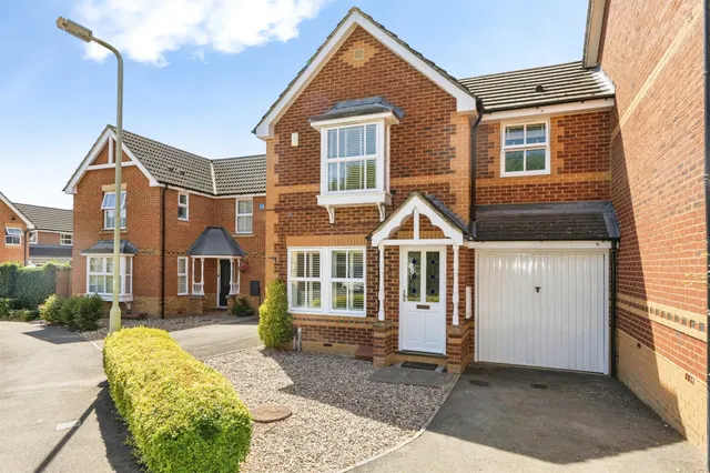 Jay Close, Lower Earley, Reading, photo 1